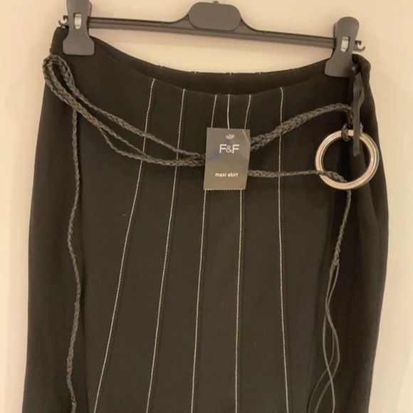 F&F Elegant Black A-Line Skirt with Ring Detail - Picture 3 of 3